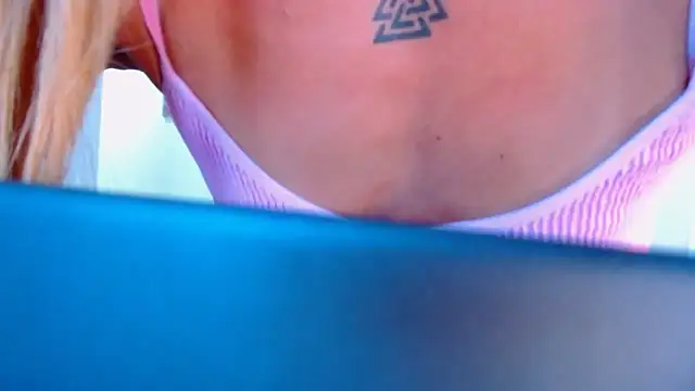 sexymusclegoddess online show from March 20, 1:45 pm