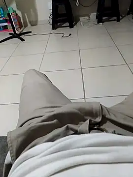 Snapshot of cristian112090 chatting on September 27, 3:34 am cristian112090 online show from September 27, 3:34 am