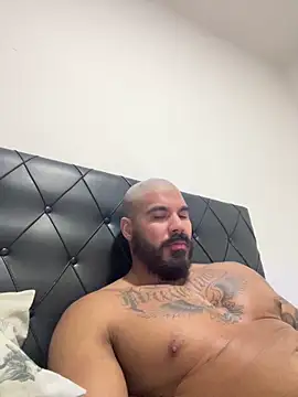 Snapshot of tommylima chatting on February 17, 7:16 am tommylima online show from February 17, 7:16 am