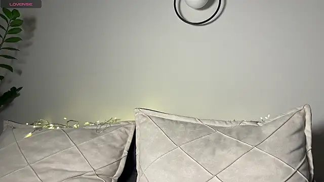 tinyholess online show from July 11, 7:36 pm