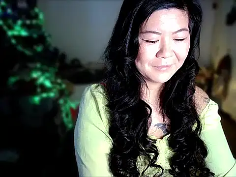 Snapshot of GoddessSweety chatting on January 14, 8:40 am GoddessSweety online show from January 14, 8:40 am