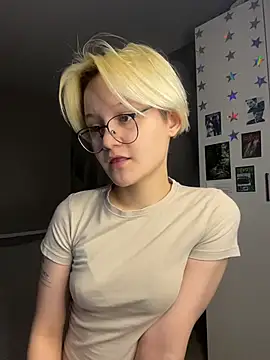 LunaDoreann online show from December 4, 9:08 am