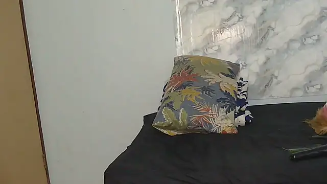 Snapshot of SexyZuluBarbie chatting on June 18, 10:09 am SexyZuluBarbie online show from June 18, 10:09 am