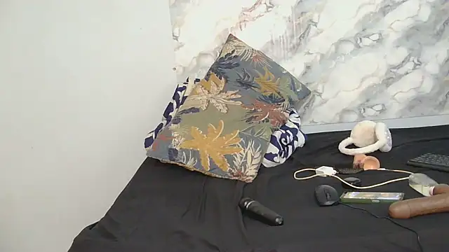 Snapshot of SexyZuluBarbie chatting on June 17, 10:47 am SexyZuluBarbie online show from June 17, 10:47 am