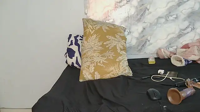 Snapshot of SexyZuluBarbie chatting on June 19, 11:05 am SexyZuluBarbie online show from June 19, 11:05 am