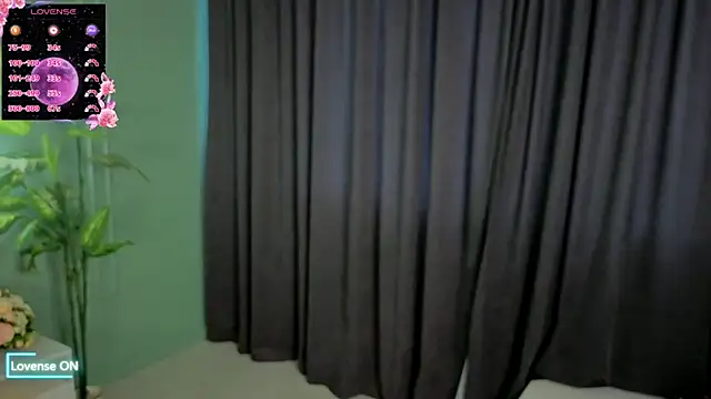 LaurieGutierrez online show from March 17, 5:10 am