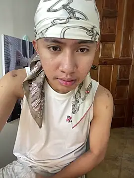 asiantwink0000 online show from February 3, 11:10 pm