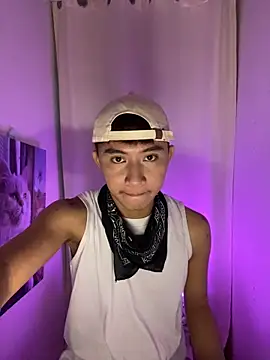 asiantwink0000 online show from February 14, 9:53 am