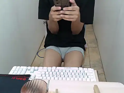 asiantwink0000 online show from December 22, 4:18 pm