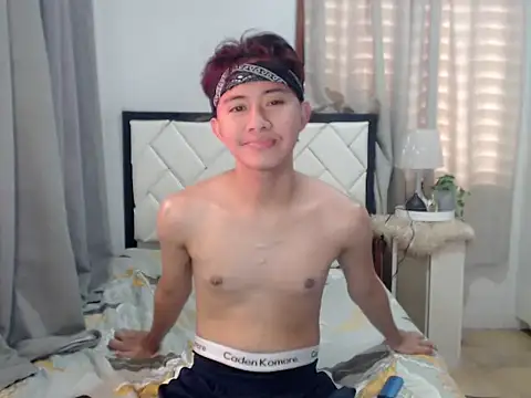 asiantwink0000 online show from February 12, 7:19 am