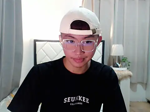 asiantwink0000 online show from February 8, 9:29 am