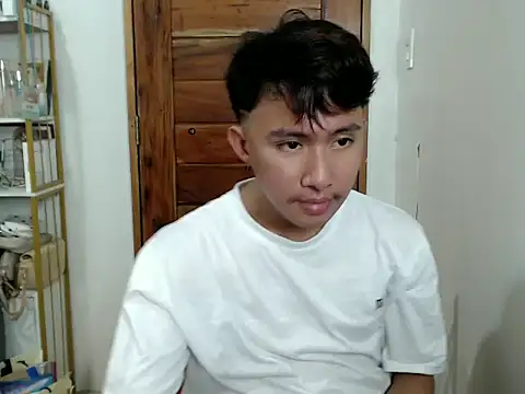 asiantwink0000 online show from December 14, 8:20 am