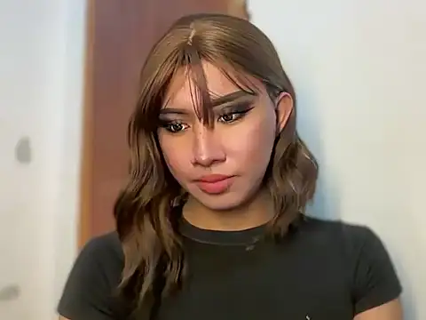 asiantwink0000 online show from May 18, 5:23 am