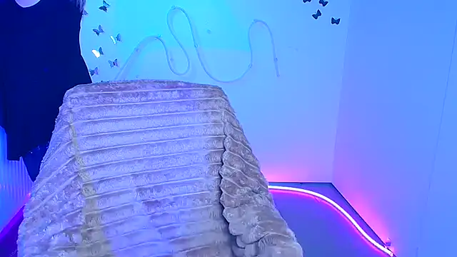 Amanda Swannn online show from March 25, 6:46 am