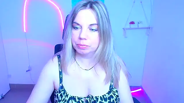 Amanda Swannn online show from April 18, 12:18 pm