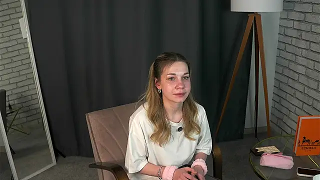 Snapshot of KiaOdonnel chatting on December 15, 6:52 am KiaOdonnel online show from December 15, 6:52 am