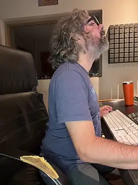 maxxporong online show from December 20, 3:26 pm