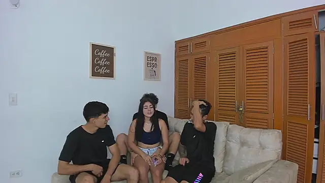 Snapshot of brutal_revolution chatting on November 29, 2:17 pm brutal revolution online show from November 29, 2:17 pm