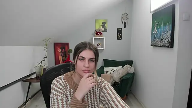 SarahOwenn online show from November 27, 2:50 pm