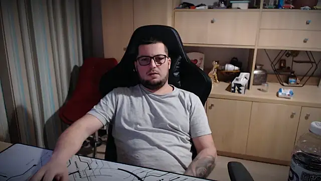 kevinnlovelly online show from December 22, 4:51 pm