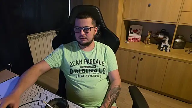 kevinnlovelly online show from February 9, 7:39 am