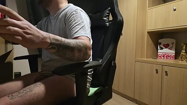 kevinnlovelly online show from February 16, 7:34 pm