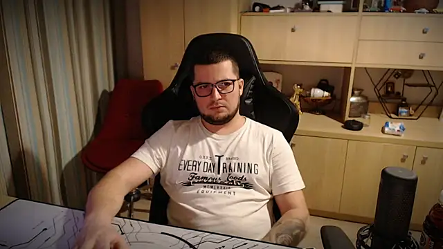 kevinnlovelly online show from December 20, 9:28 pm