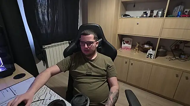 kevinnlovelly online show from February 13, 11:43 am