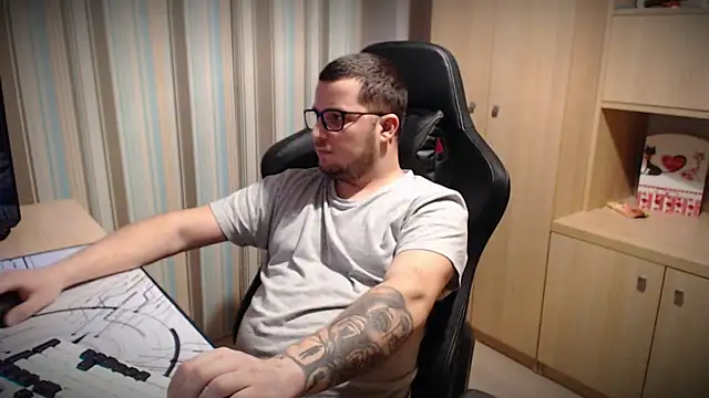 kevinnlovelly online show from November 27, 6:19 pm