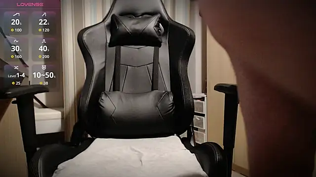 kevinnlovelly online show from November 28, 6:19 pm