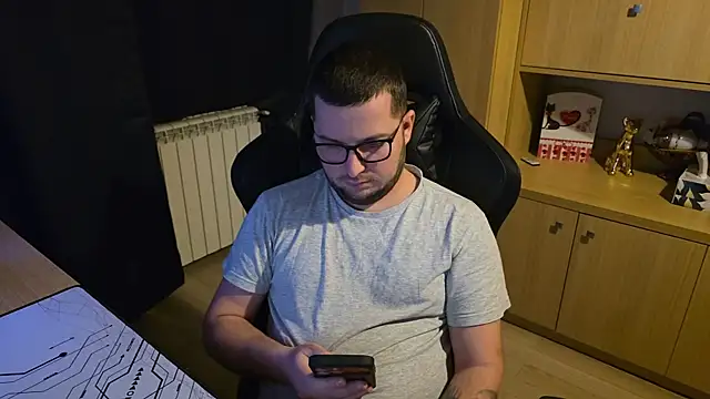 kevinnlovelly online show from February 5, 2:18 am