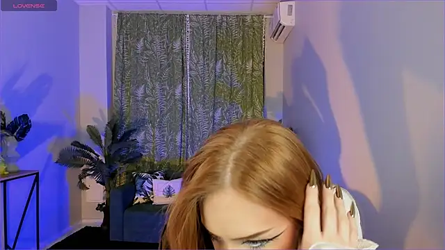 Snapshot of Jennifer_Wiliams chatting on December 16, 7:29 pm Jennifer Wiliams online show from December 16, 7:29 pm