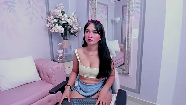 Snapshot of Shanel_sweet18 chatting on December 1, 6:31 pm Shanel sweet18 online show from December 1, 6:31 pm