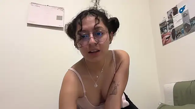 Alicatcua  online show from April 2, 2:30 am