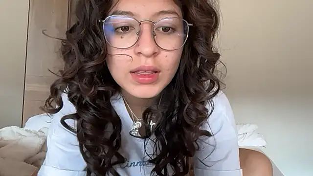 Alicatcua  online show from May 31, 3:18 pm