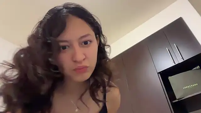 Snapshot of Alicatcua_ chatting on February 9, 3:04 am Alicatcua online show from February 9, 3:04 am