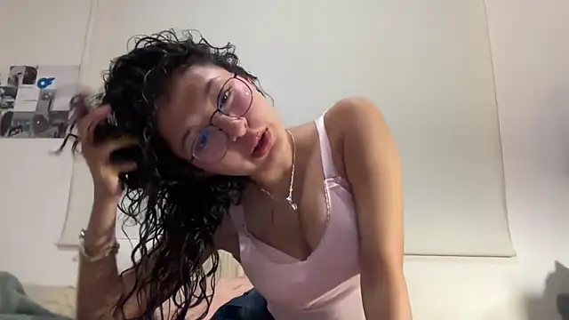 Alicatcua  online show from March 21, 2:02 am