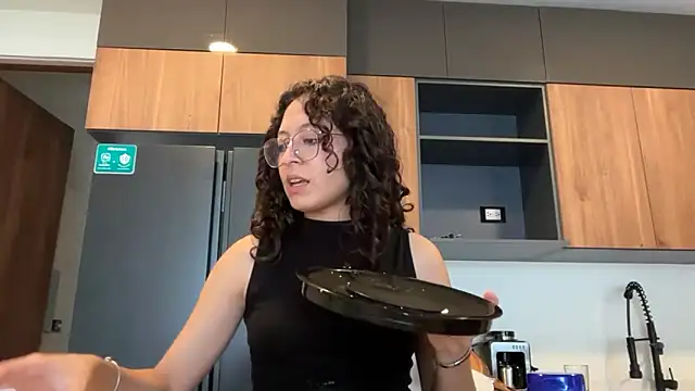Snapshot of Alicatcua_ chatting on June 7, 12:05 am Alicatcua online show from June 7, 12:05 am