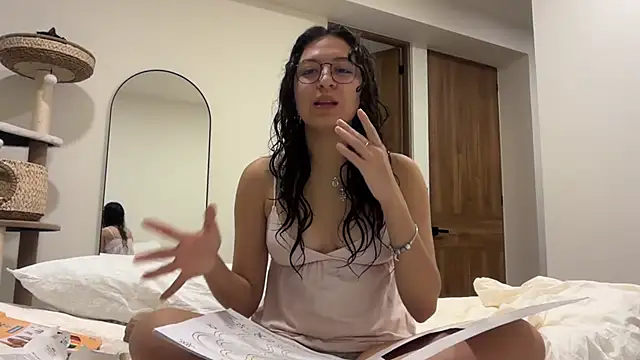 Snapshot of Alicatcua_ chatting on July 17, 2:42 am Alicatcua online show from July 17, 2:42 am
