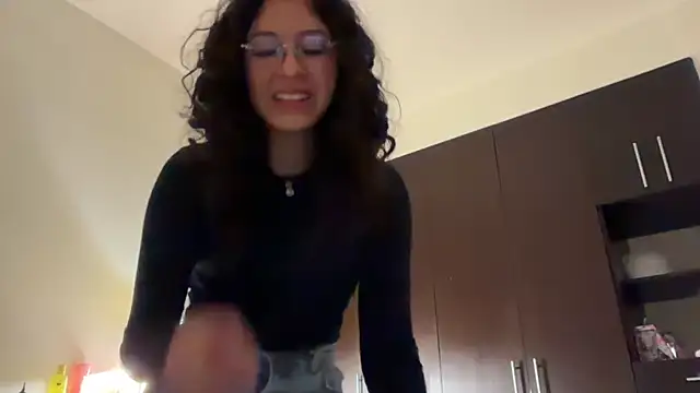 Alicatcua  online show from May 11, 5:09 am