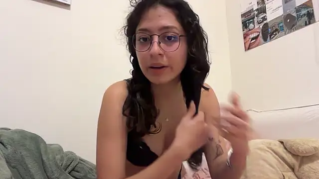 Snapshot of Alicatcua_ chatting on February 25, 6:24 am Alicatcua online show from February 25, 6:24 am