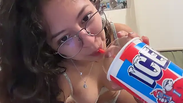 Alicatcua  online show from April 3, 2:40 am