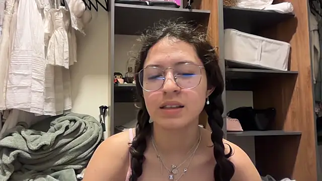Snapshot of Alicatcua_ chatting on June 11, 2:11 am Alicatcua online show from June 11, 2:11 am