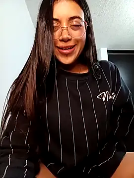 Violett  Rose online show from December 15, 2:06 am