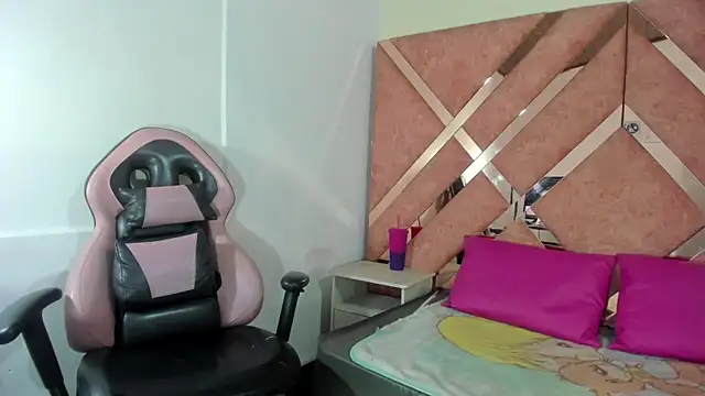 Snapshot of Valeria_gil_ chatting on February 7, 3:25 am Valeria gil online show from February 7, 3:25 am