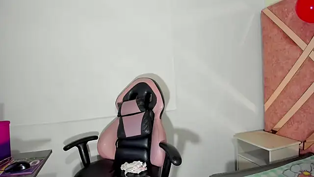 Snapshot of Valeria_gil_ chatting on February 19, 2:52 am Valeria gil online show from February 19, 2:52 am