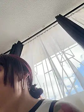 Mia fiire online show from April 8, 7:15 pm