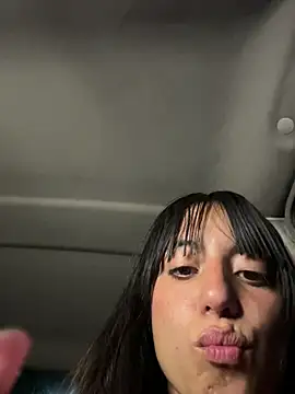 Snapshot of Mia_fiire chatting on January 11, 2:51 am Mia fiire online show from January 11, 2:51 am