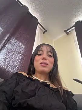 Mia fiire online show from February 24, 7:15 pm