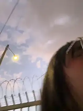 Snapshot of Mia_fiire chatting on December 13, 8:04 pm Mia fiire online show from December 13, 8:04 pm